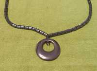 Naszyjnik z hematytu z okręgiem