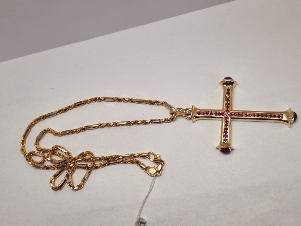 Золотой крест с рубинами и бриллиантами