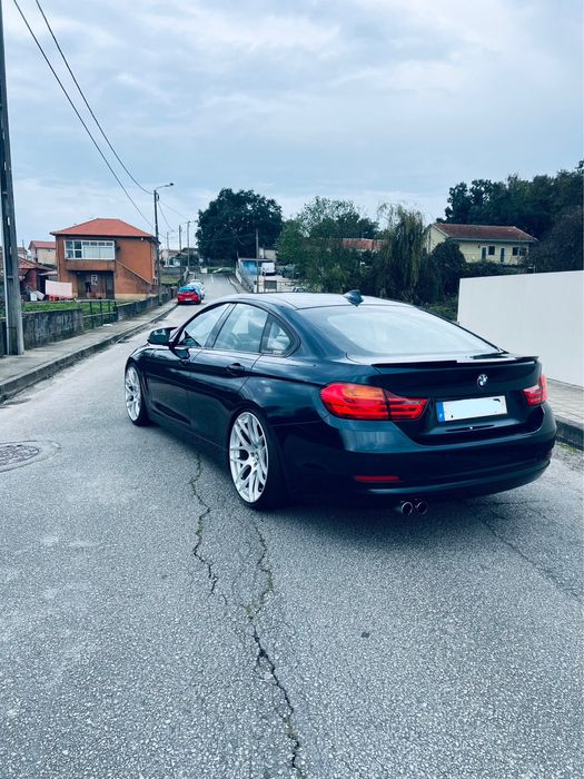 Carro com muitos detalhes e pronto a rolar