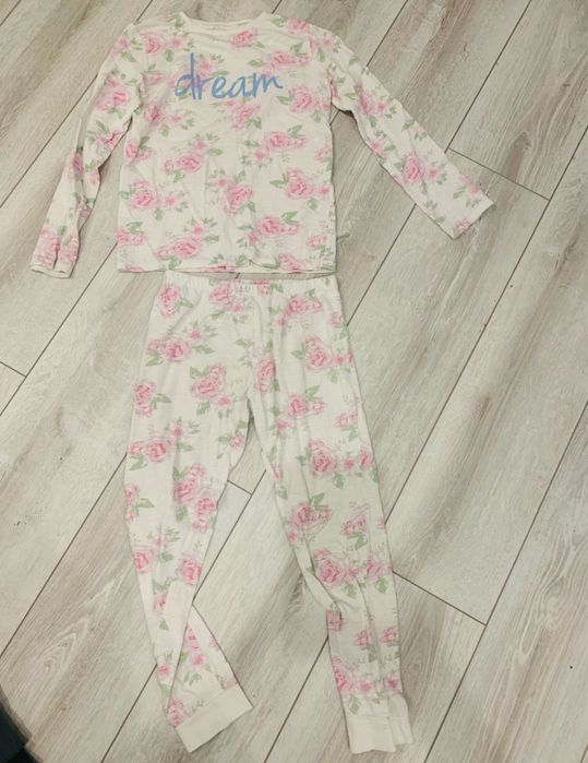 Piżama 140 w kwiaty