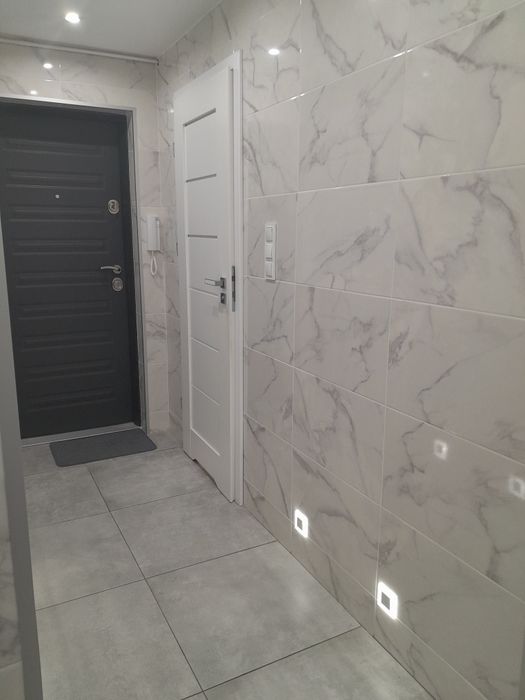 Mieszkanie dwupokojowe z dodatkowym pomieszczeniem oraz balkonem