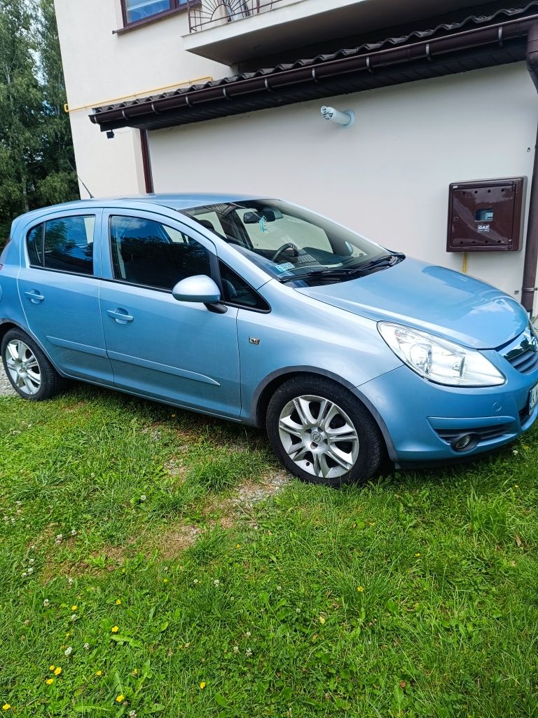 Corsa D . Przyjemne , tanie auto ;)