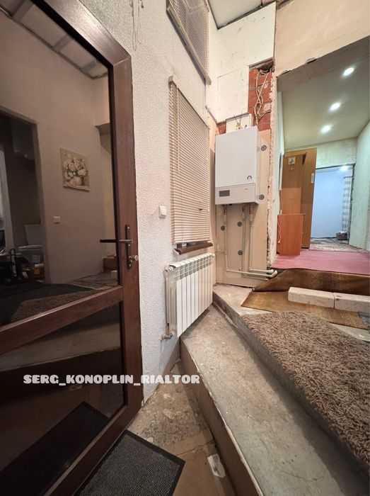 Продам просторную 2к квартиру с частичным ремонтом в таунхаусе в Центр