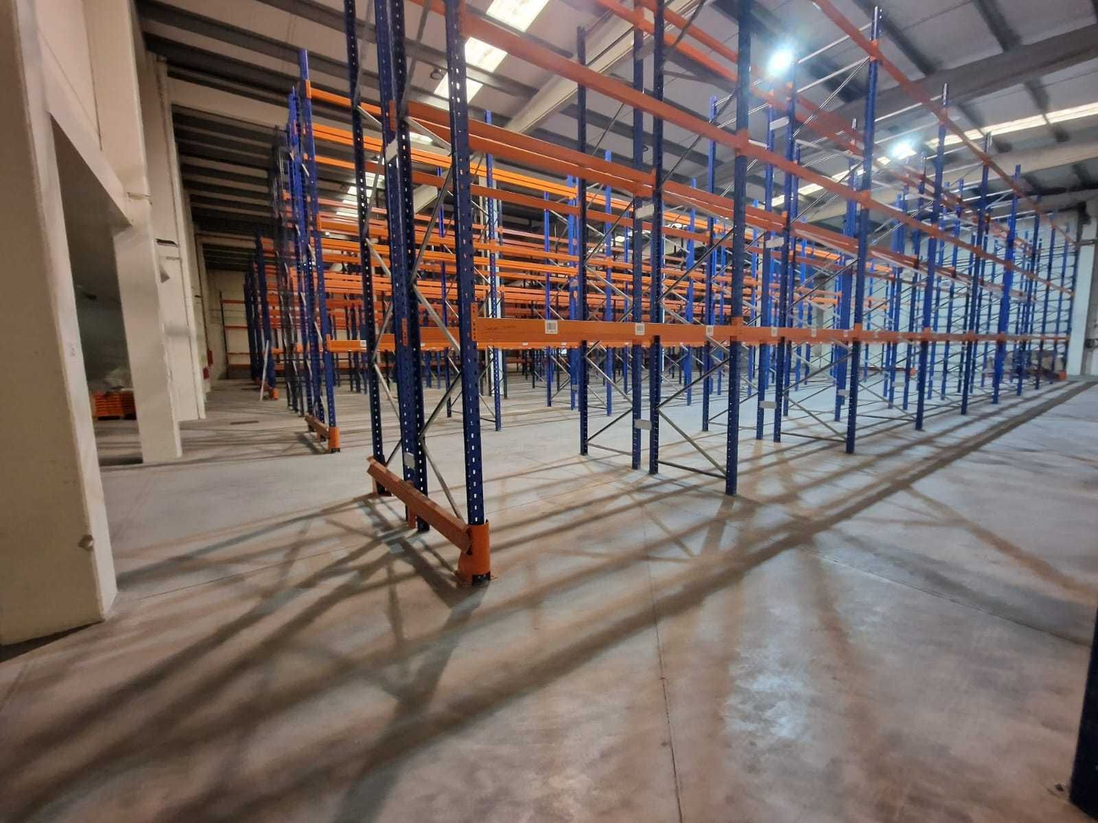 Vendo racks,/prateleiras industriais