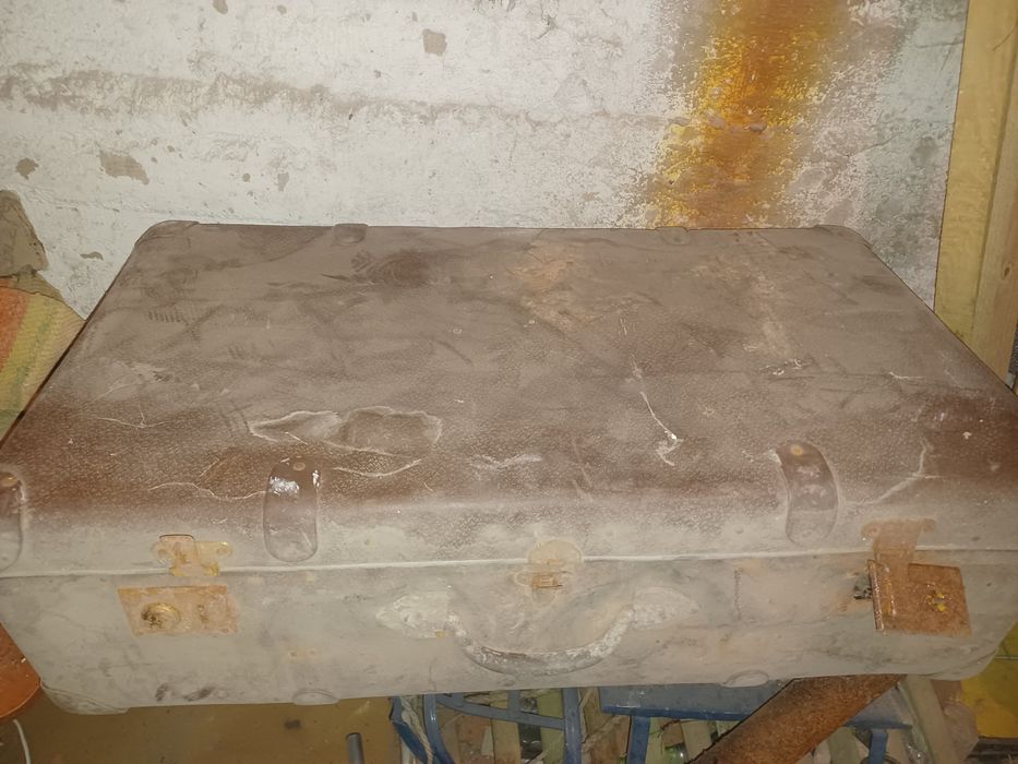 Продам четыре чемодана и сумку дорожную  времен ссср