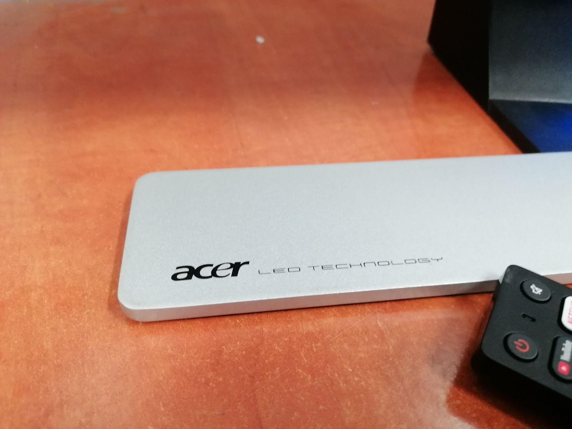 Super cienki monitor Acer 27 cali