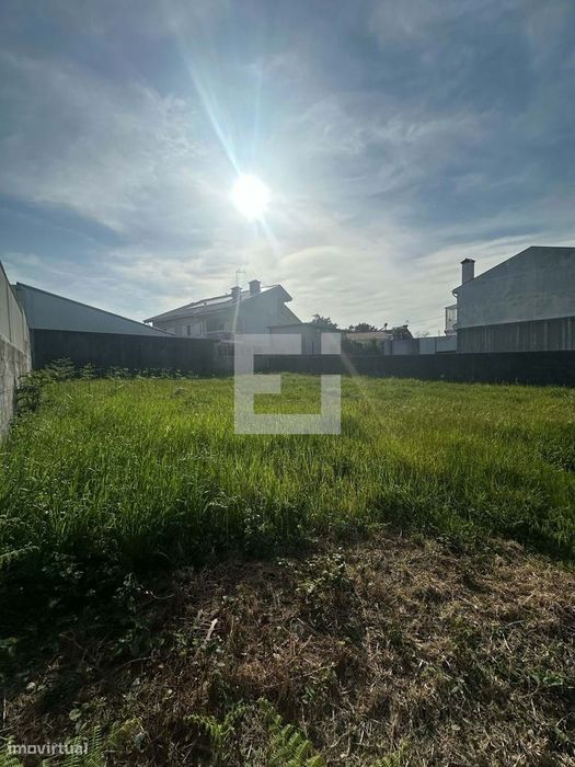 Terreno com projeto para construção aprovado em Olival- Vila Nova de