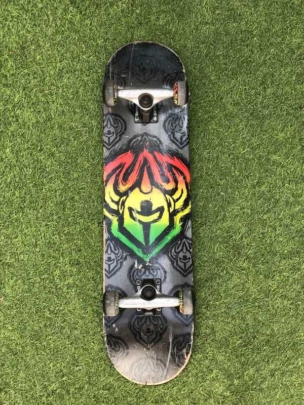 Skate Dark Star brush Rasta