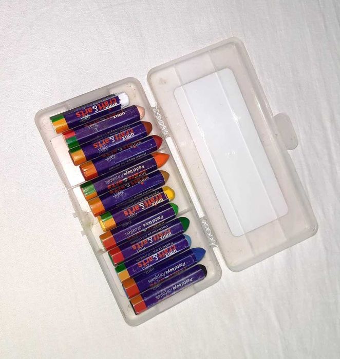 Б/у набор детской восковой пастели 12 цв. в пенале Craft & Arts, Umix