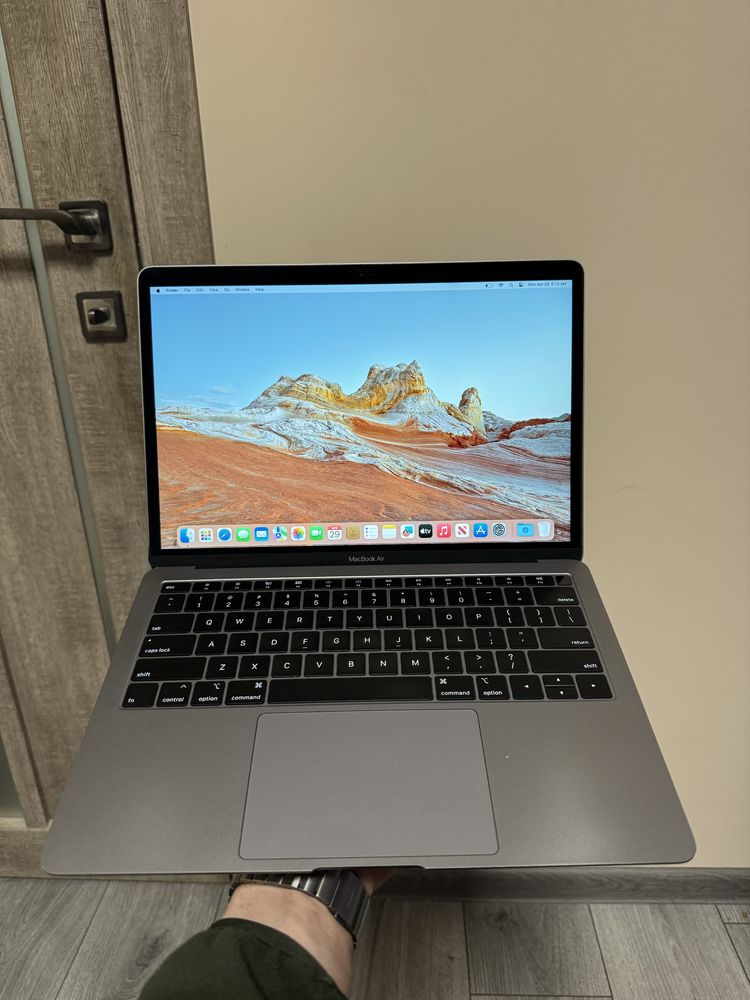 Macbook air 13 2018 core i5 8/128gb