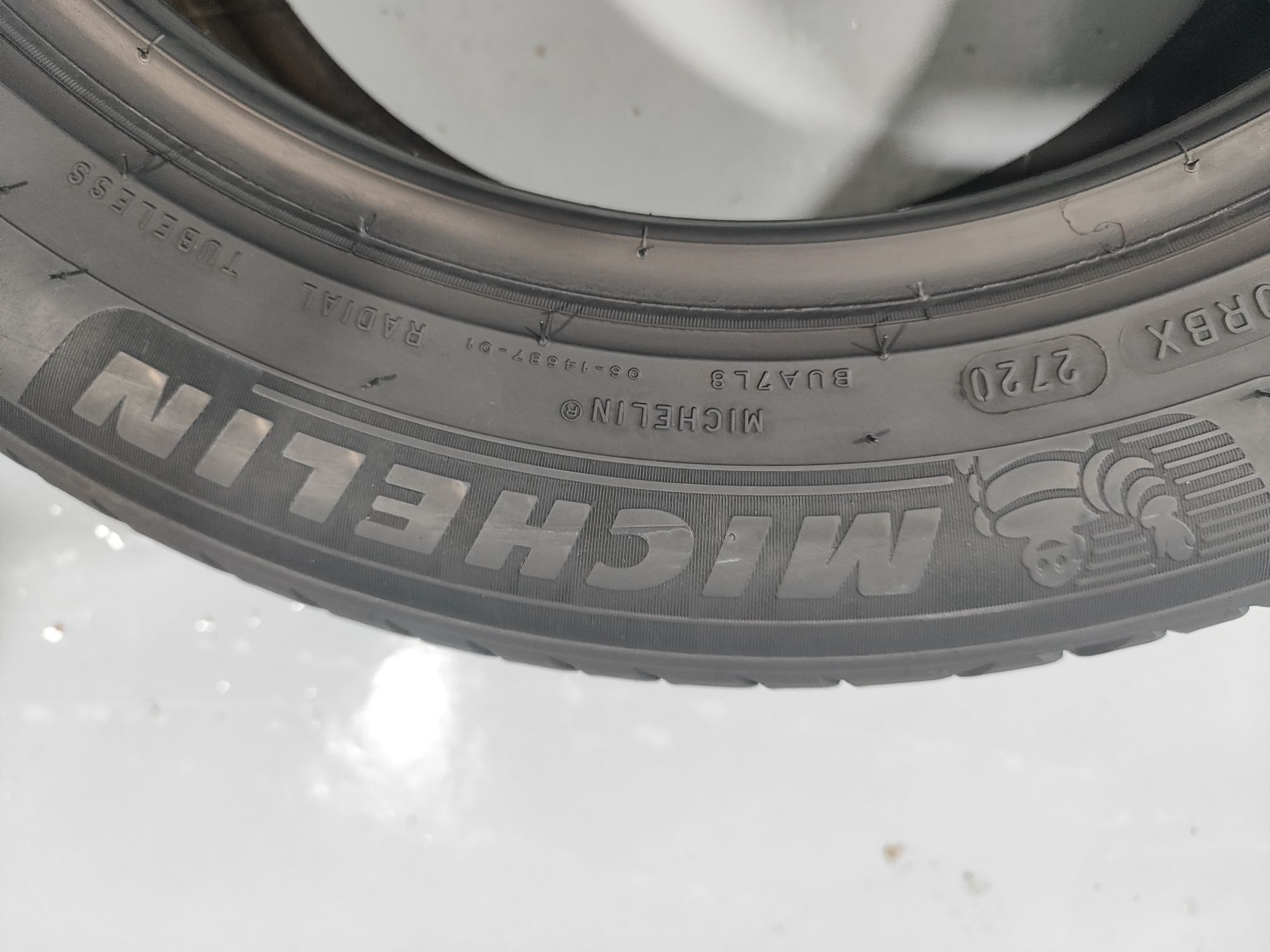 2 pneus semi novos 205-55R16 Michelin - Oferta dos Portes