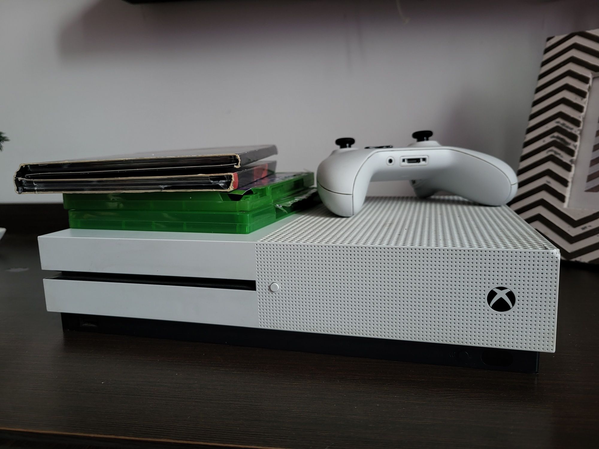 XBOX ONE S + 5 gier