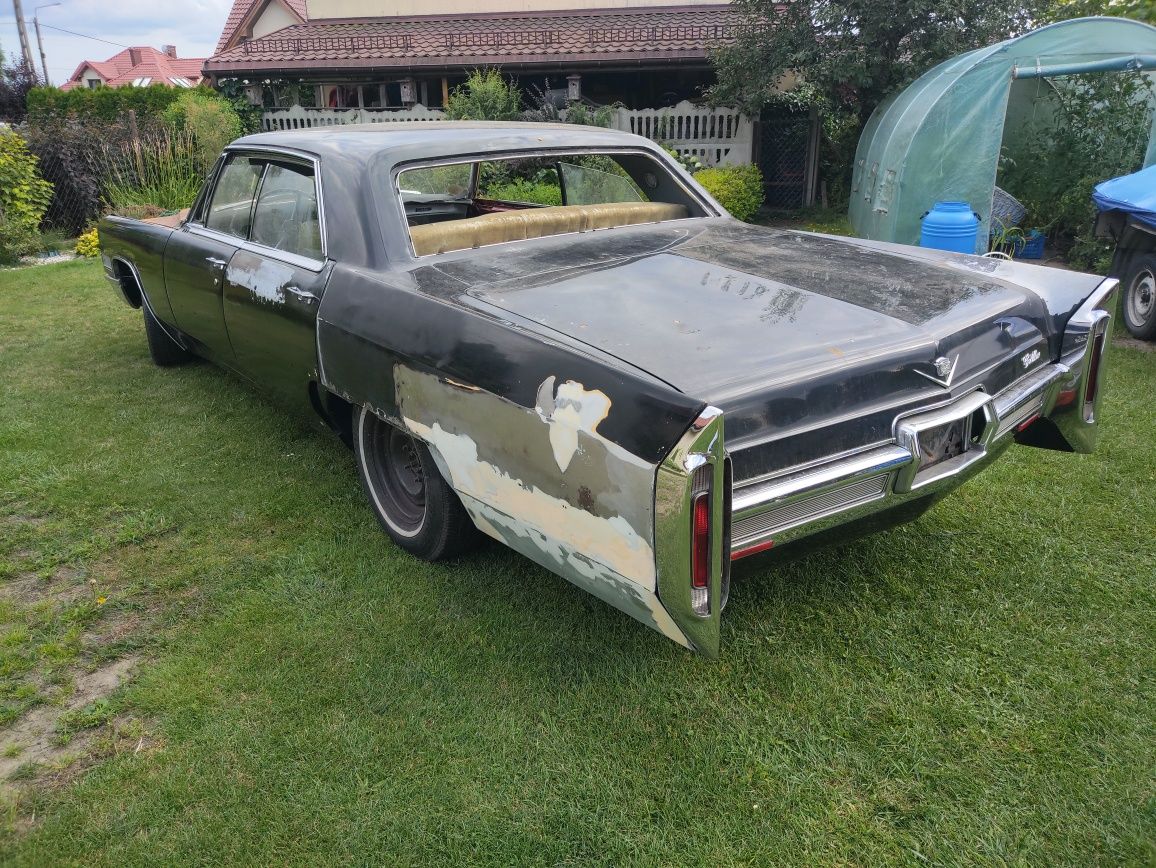 Cadillac sedan DeVille