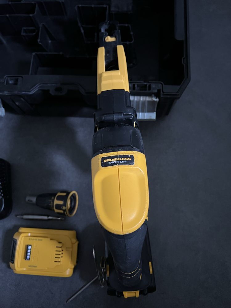 Безщіткови Акум.шуруповерт для гіпсокартону Dewalt DCF 620