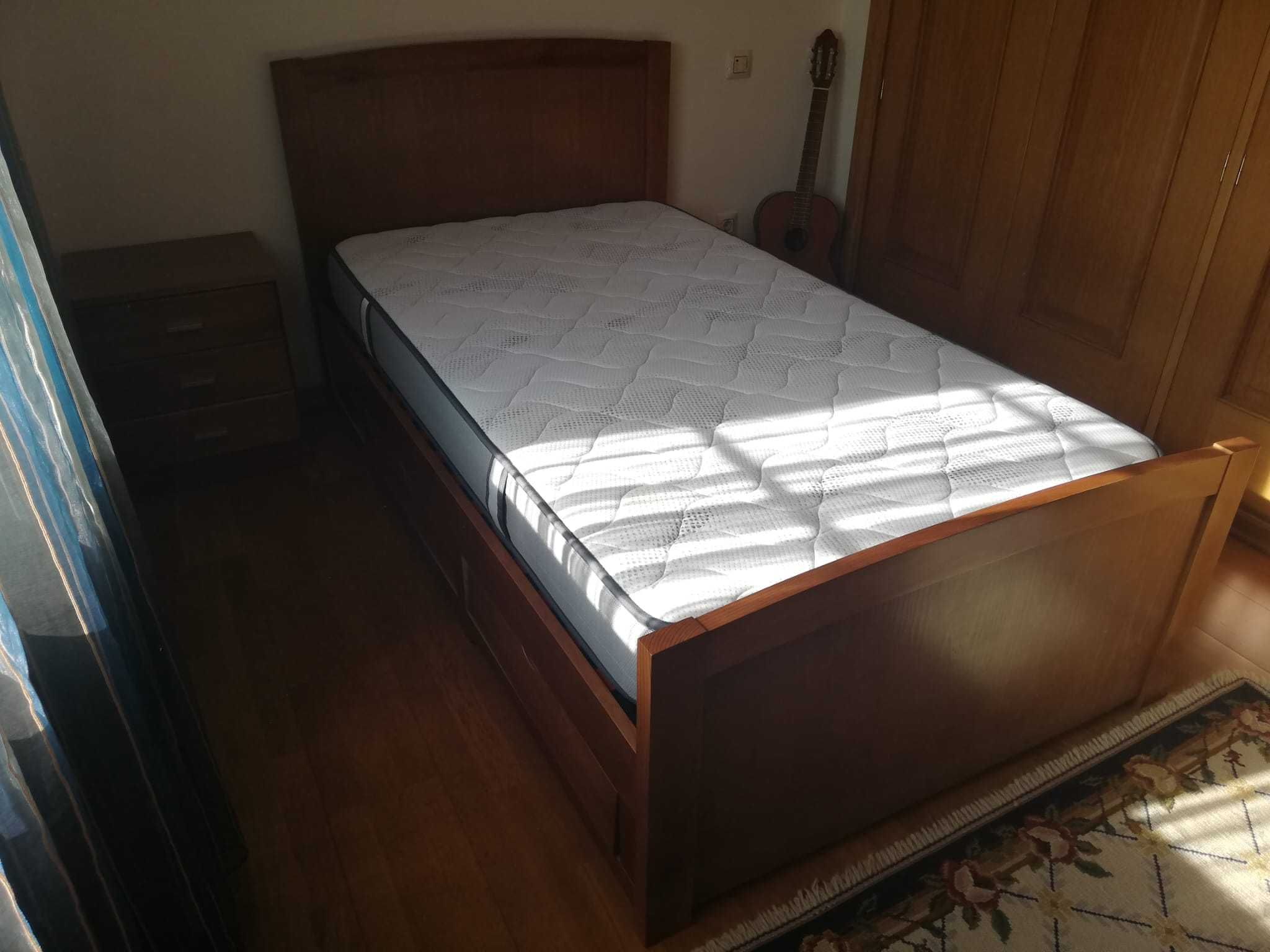 Cama com arrumação + colchão