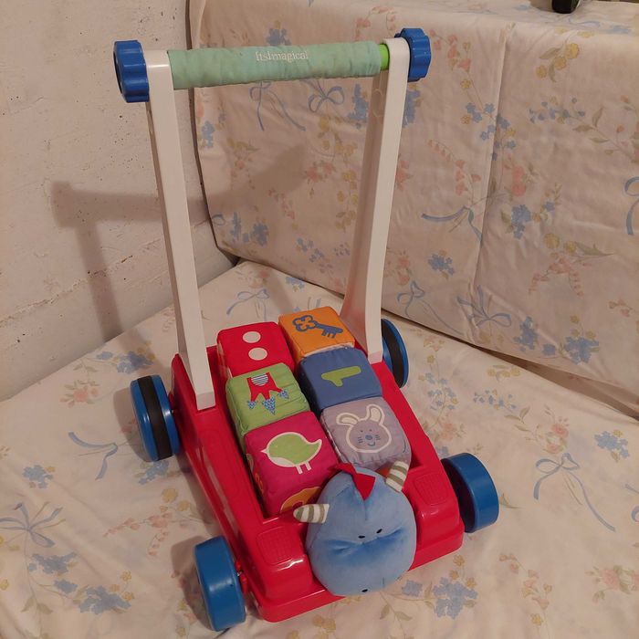 Vários brinquedos para crianças