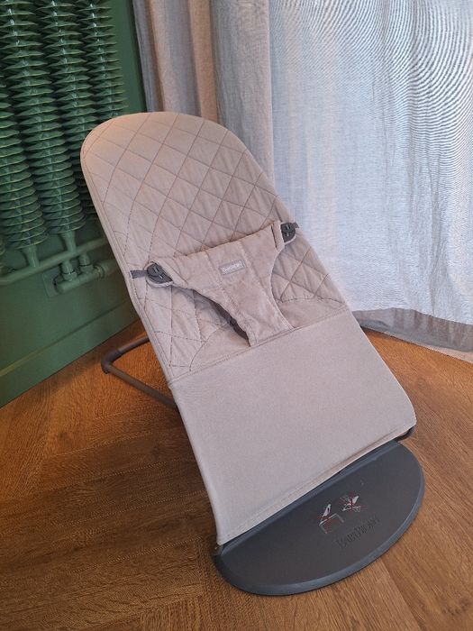 Bujaczek leżaczek babybjorn z zabawką