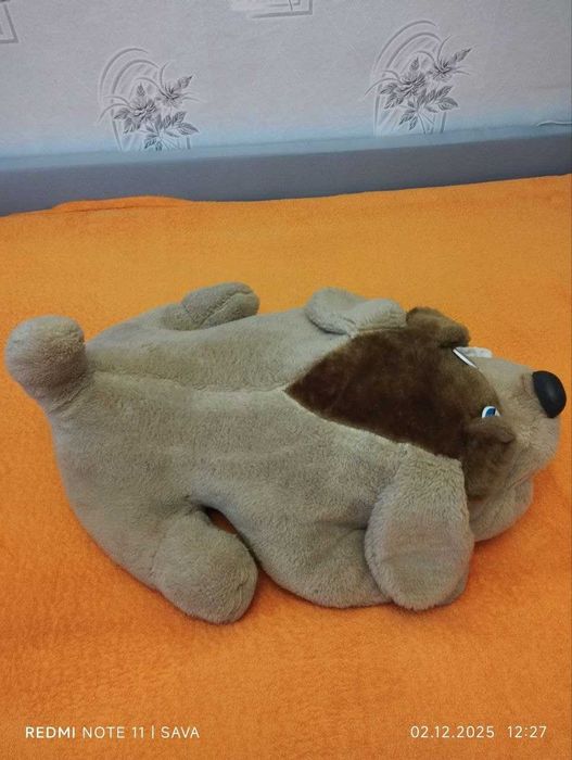 Велика м'яка іграшка.