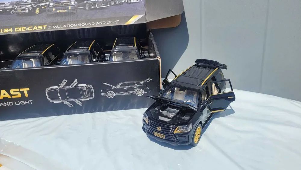 Lexus Lx570 Model Duży Model  Replika Metal Napęd Śwatła  1:22