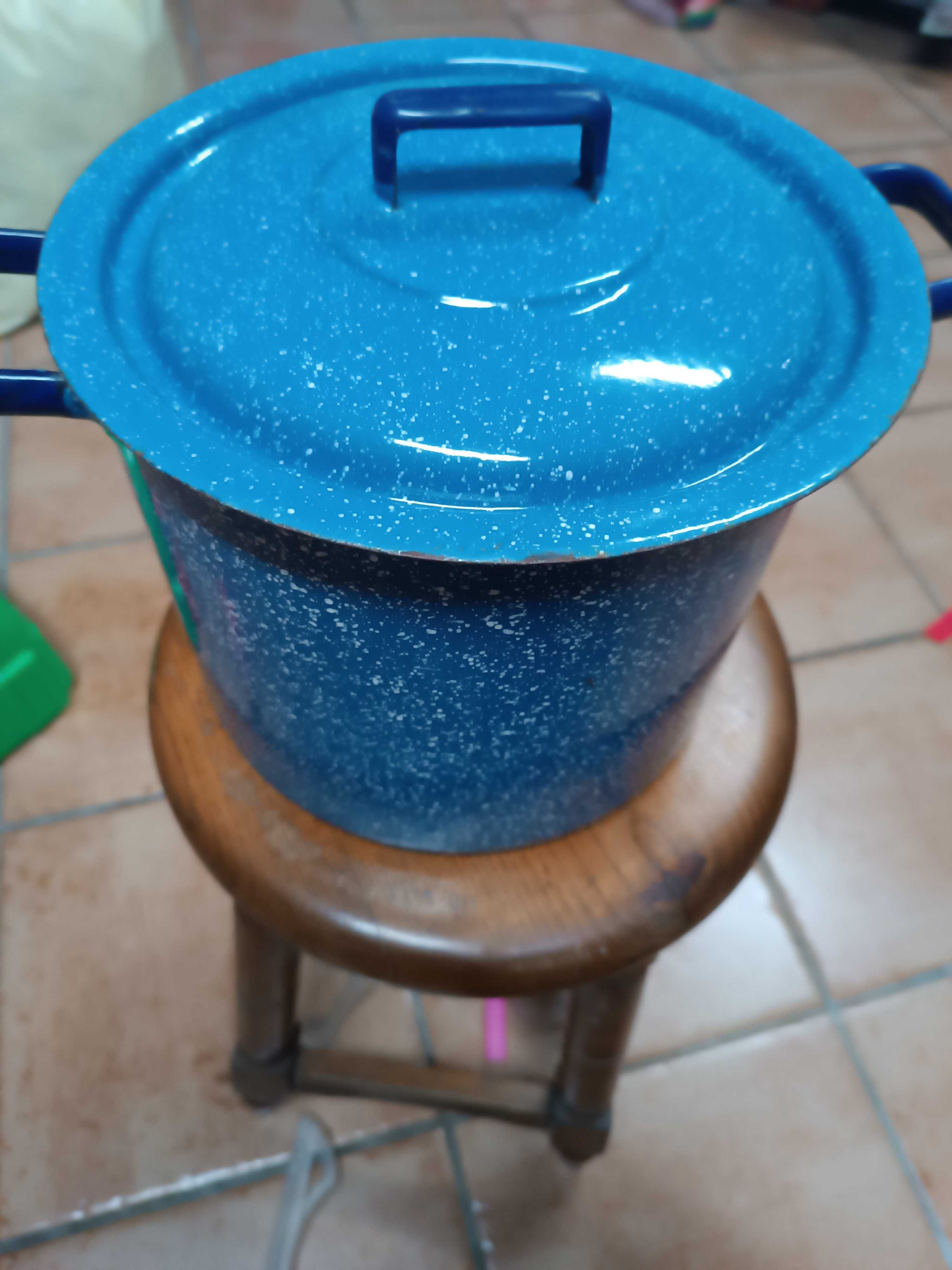 Panela em esmalte antiga