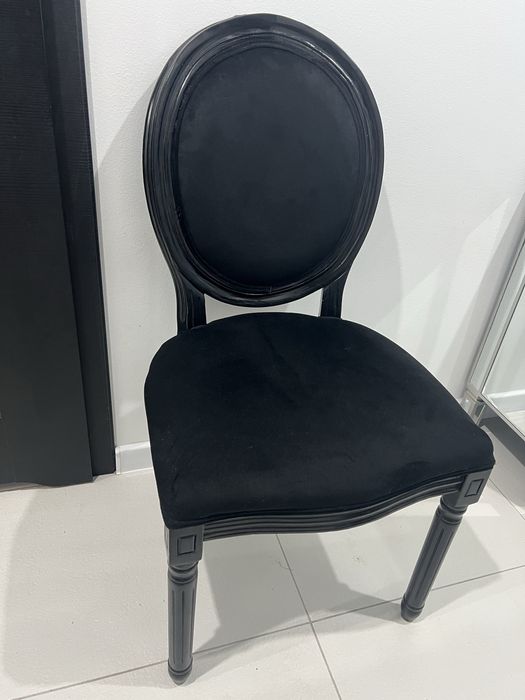 Czarne krzesło glamour