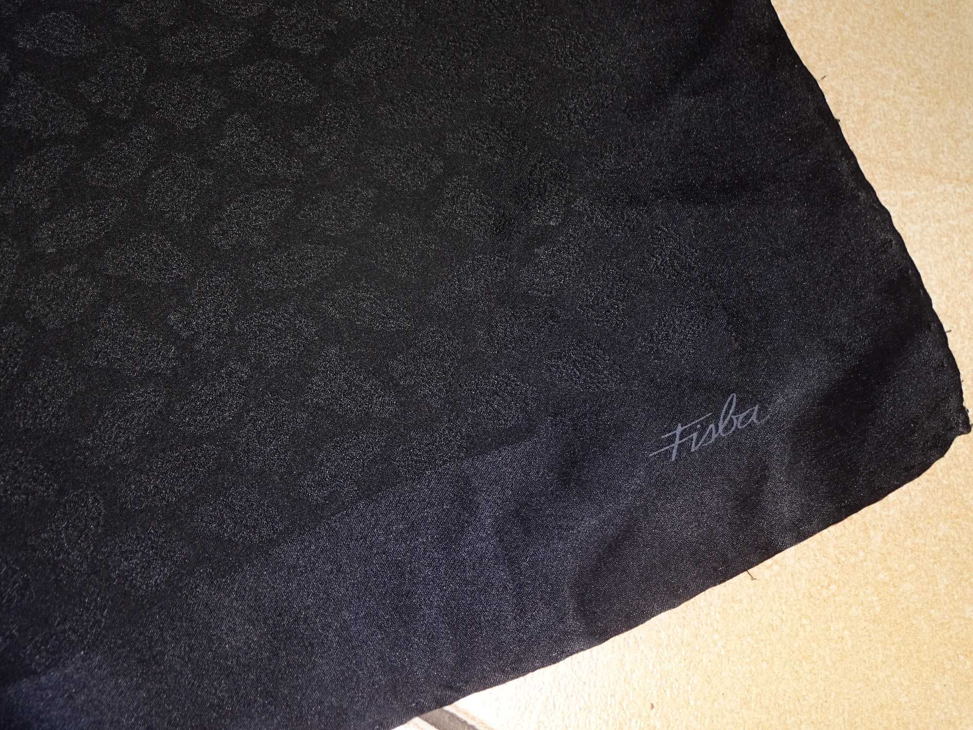 FISBA czarna bardzo duża ręcznie rolowana chusta apaszka 112 x 115 cm