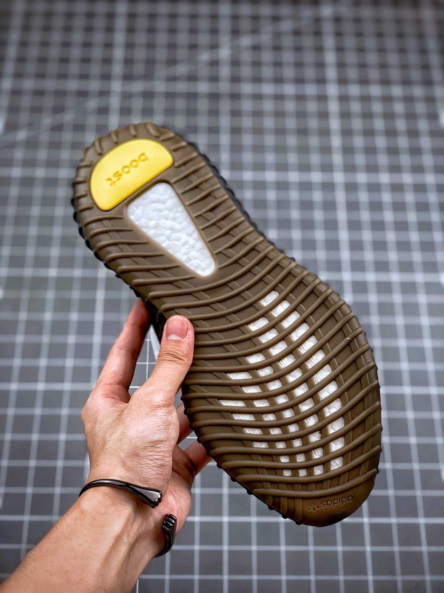 Buty męskie adidasYeezy Boost 350V2 Cinder nowy z metką R.40