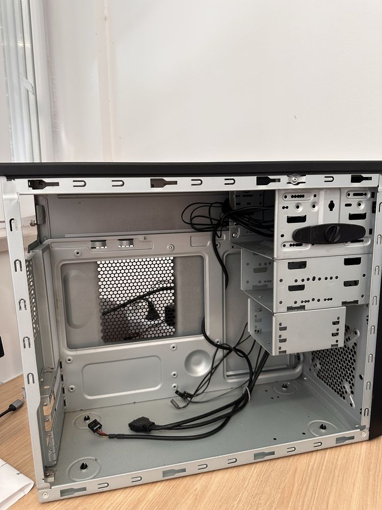Caixa PC Cooler Master MasterBox E300L