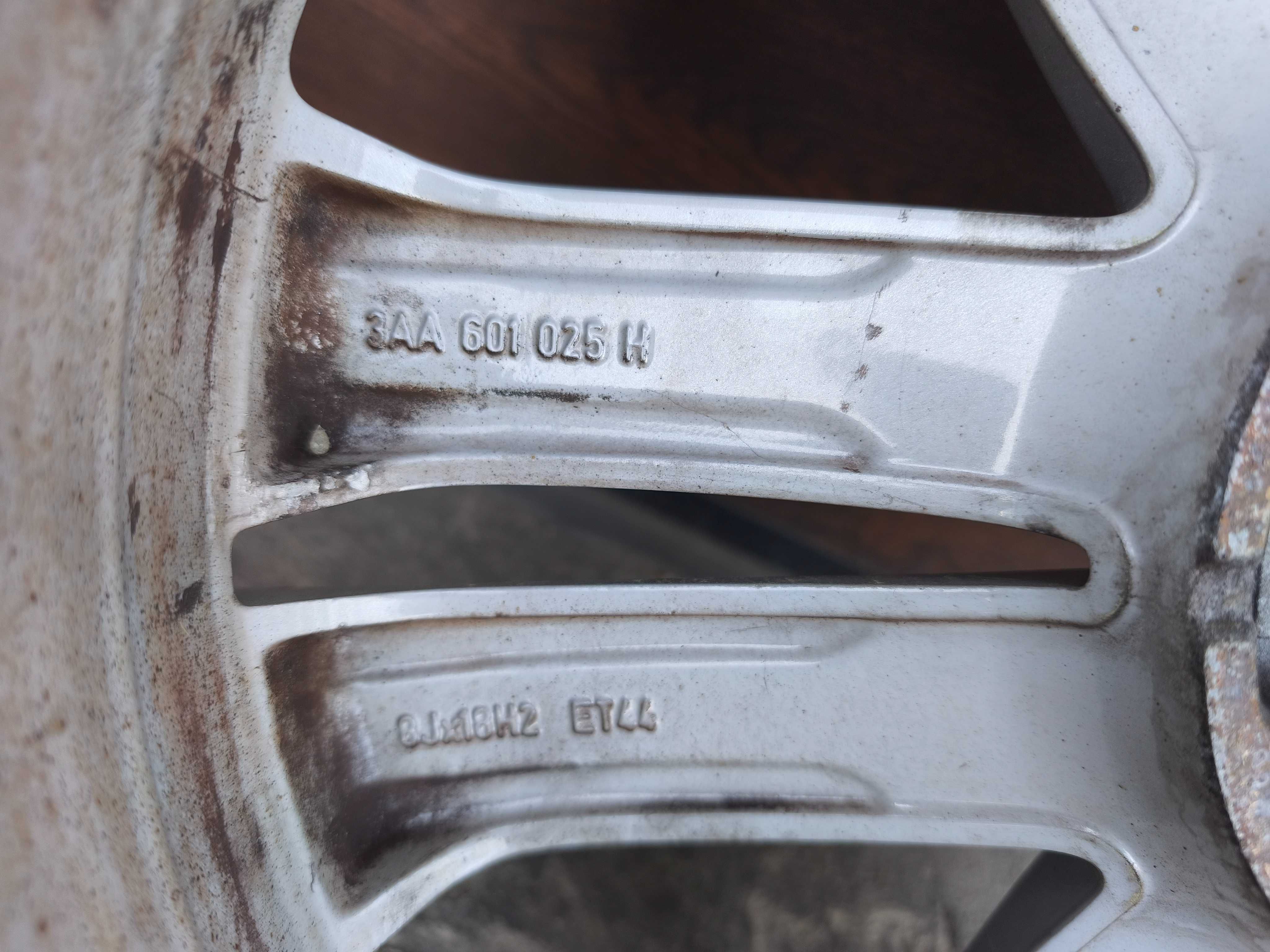 Felgi aluminiowe 3AA601025H Passat ; Skoda  5x112 r18