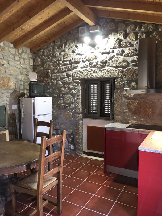 Quinta com duas casas com árvores de fruto