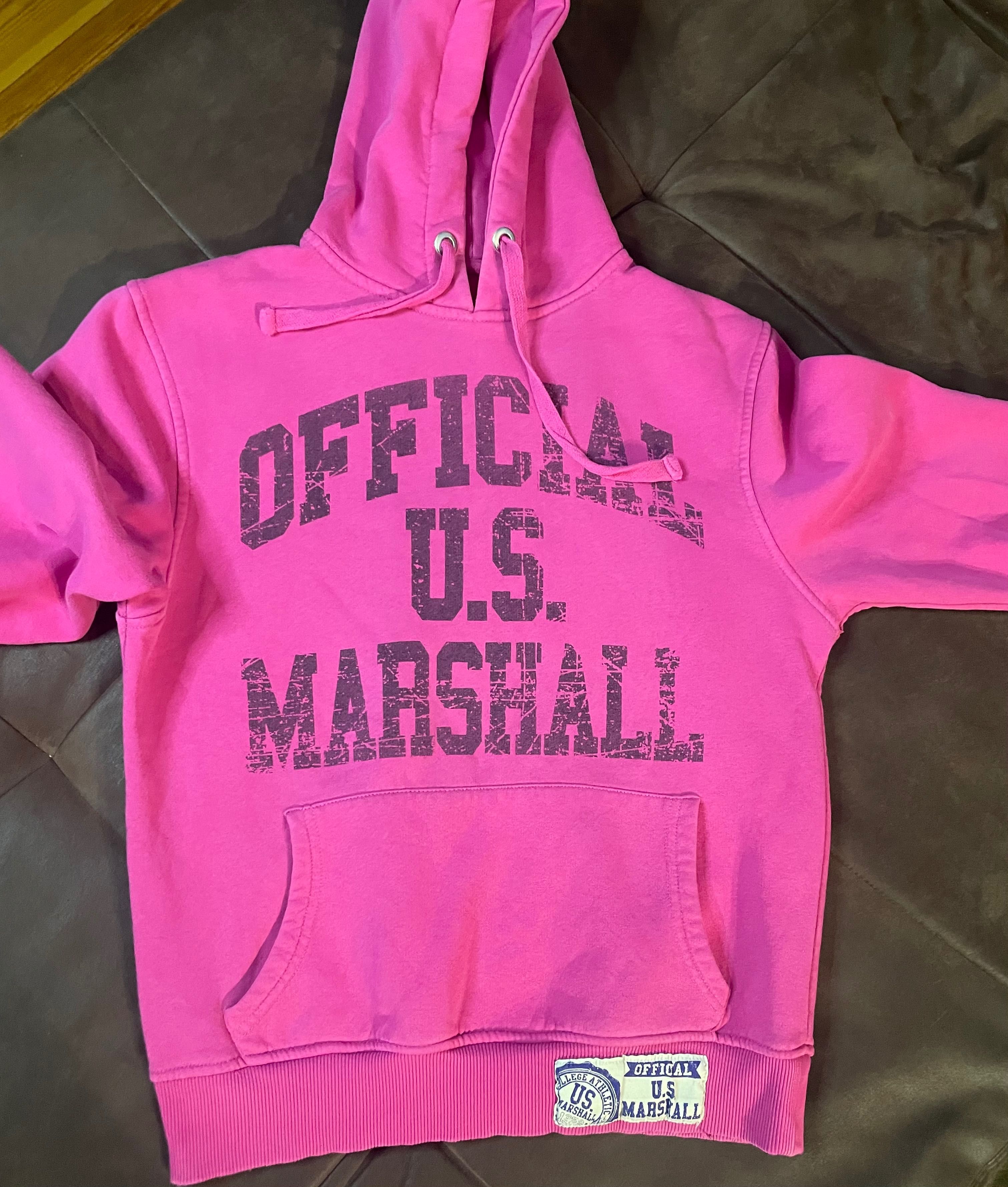 Идеальное ярко-розовое Official U.S. Marshall худи