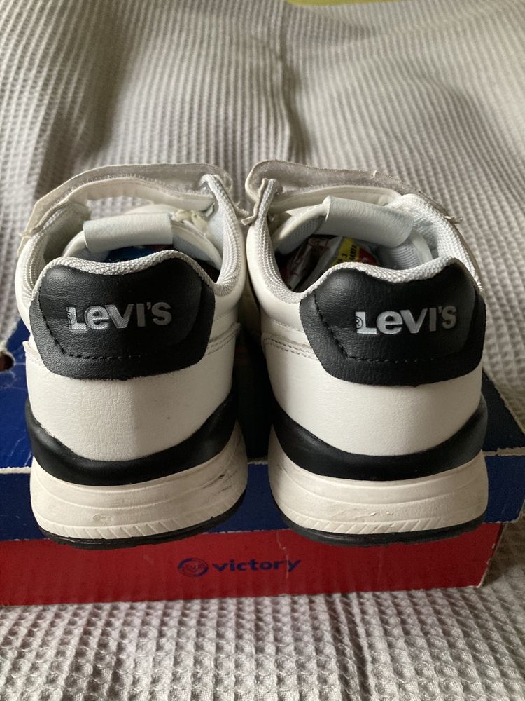 Sportowe buty Levi’s r.33