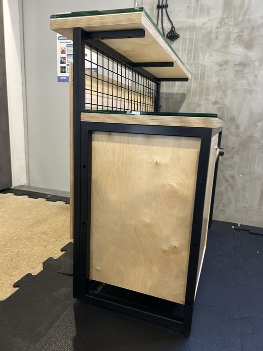 Lada Recepcja styl loftowy jak nowa sklejka do studia, salonu