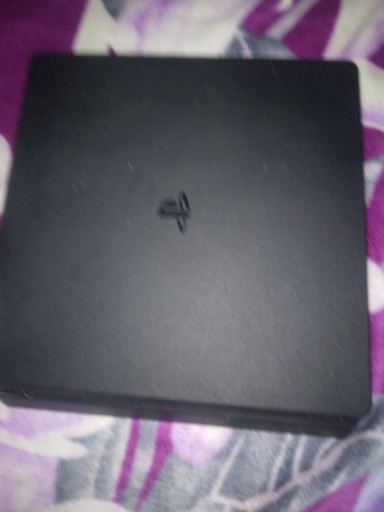 Playstation 4 slim