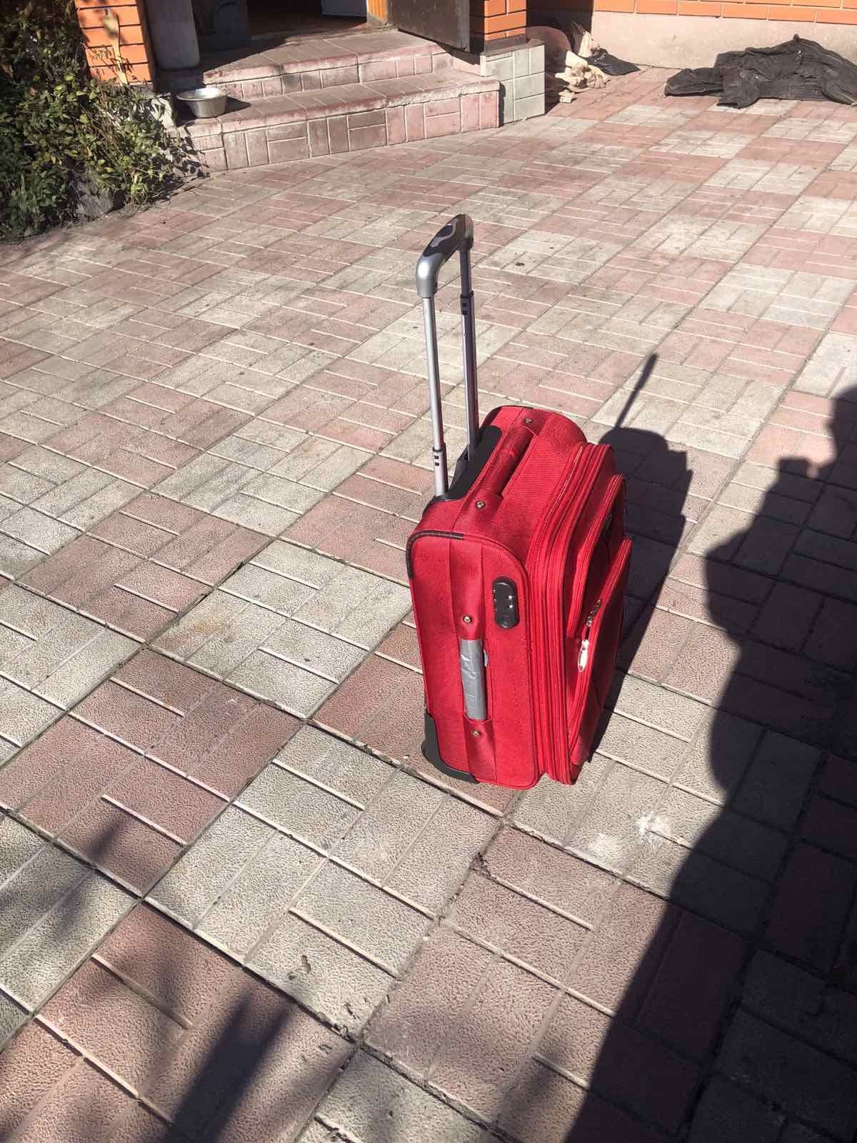 Продам дорожный чемодан