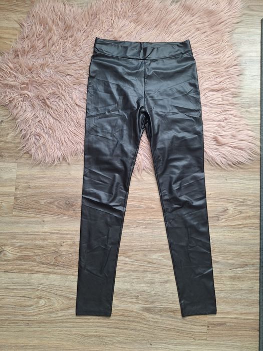 Czarne skórzane legginsy spodnie elastyczne 44