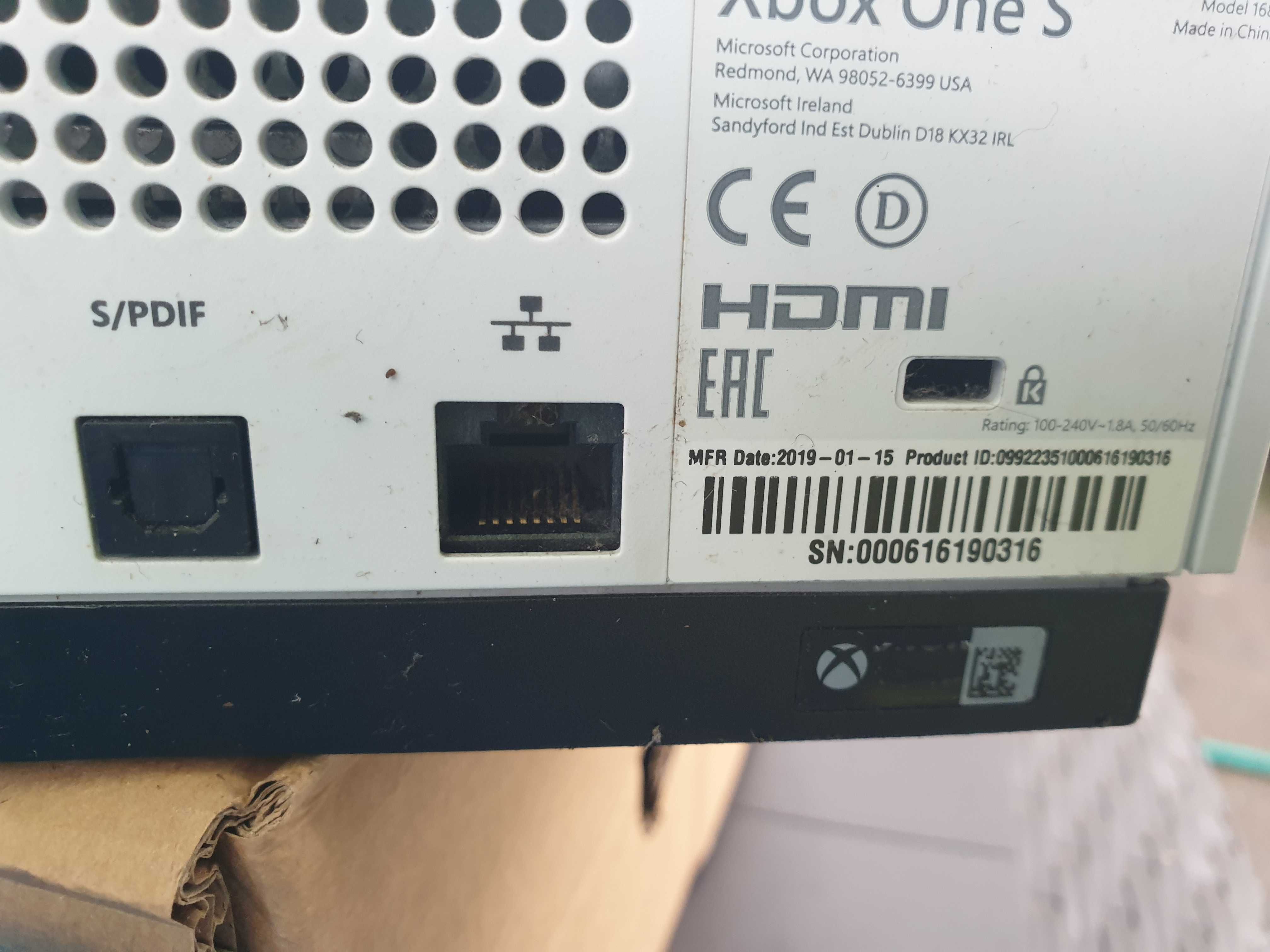 Xbox One S, 1TB + pad