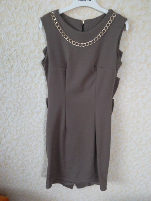 Плаття 42 розміру