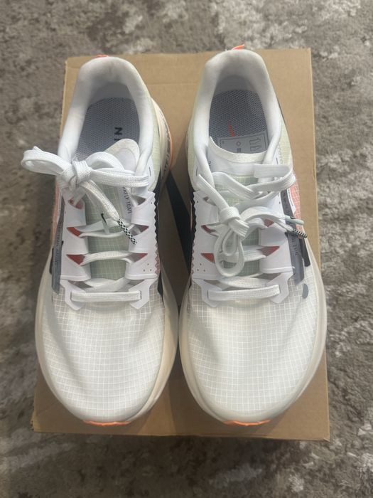 Кросівки бігові nike hoka saucony