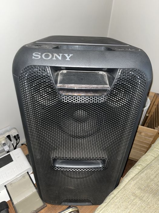 Coluna Sony GTK-XB7 com comando