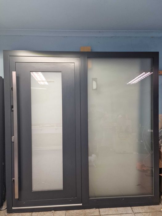 drzwi zewnetrzne wejsciowe aluminiowe z czytnikiem lini papilarnych