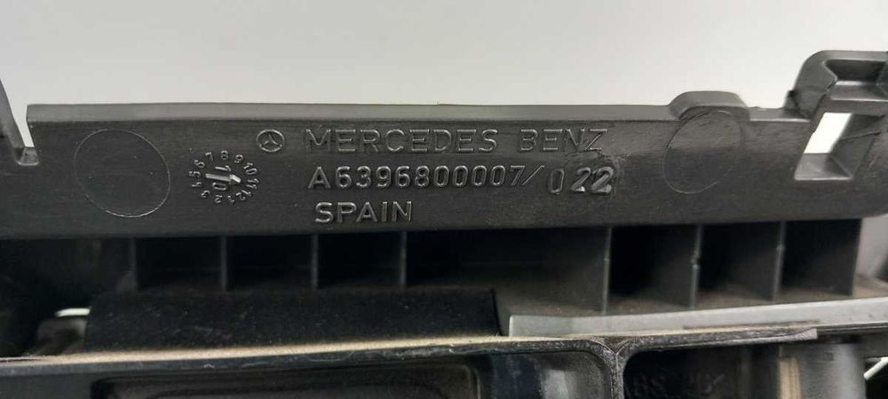 Mercedes Vito W639 Lift Ramka Panel Klimatyzacji Nawiewu A6396800007