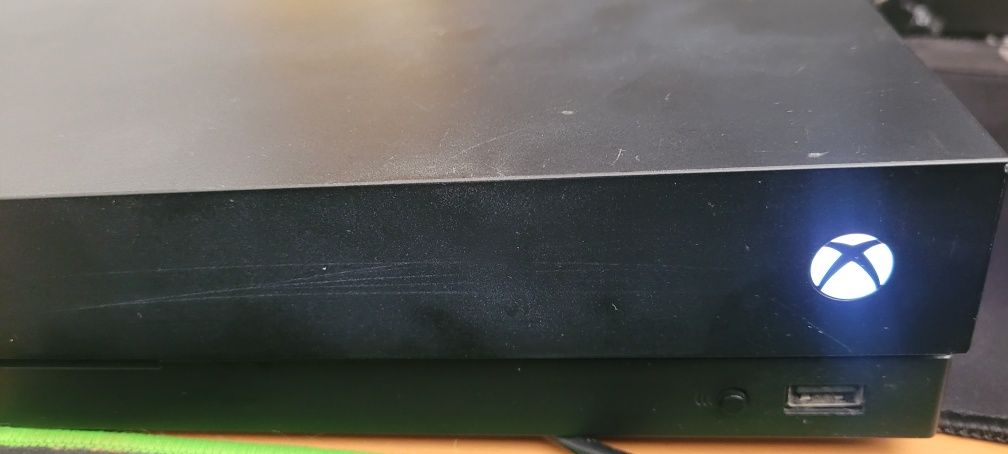 Sprzedam xbox one x. Bez dysku. Brak obrazu.