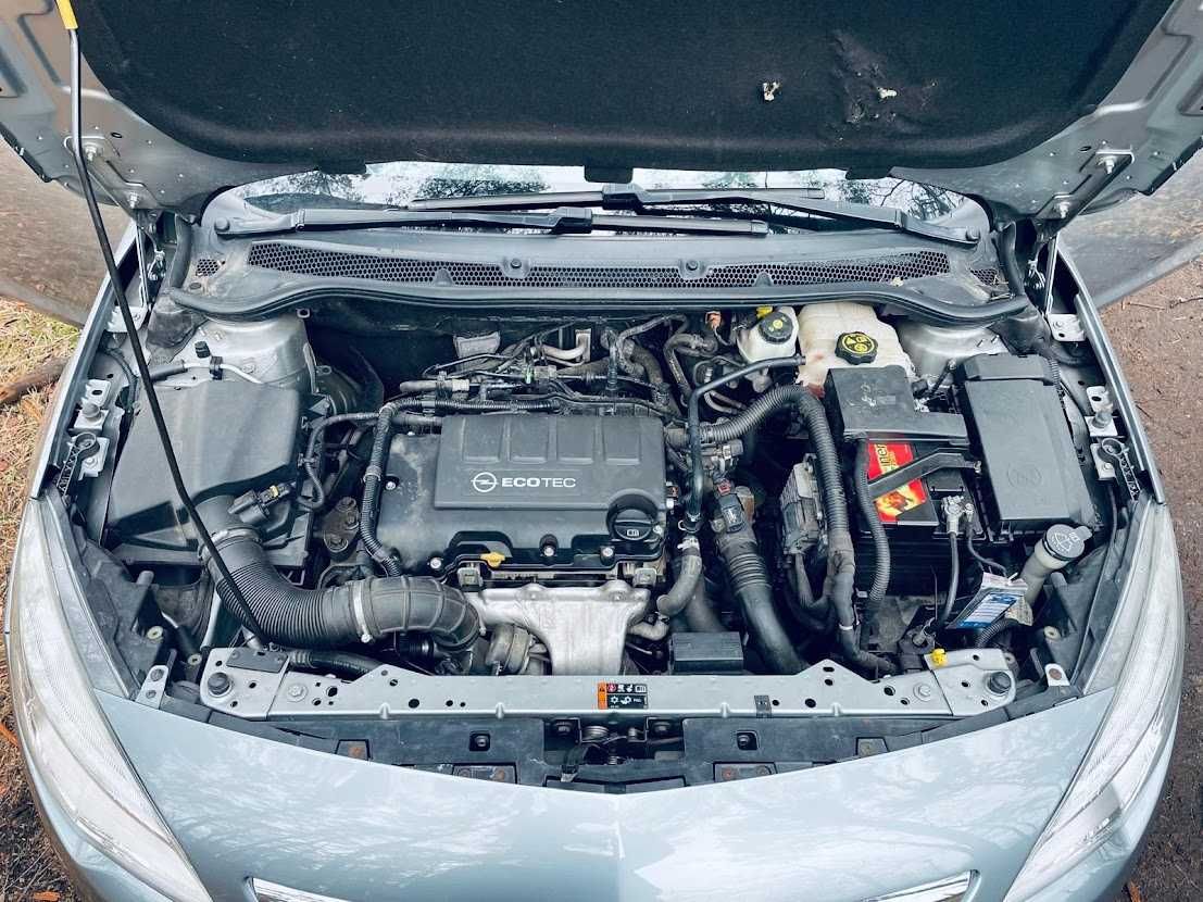 Opel Astra J kombi z małym przebiegiem