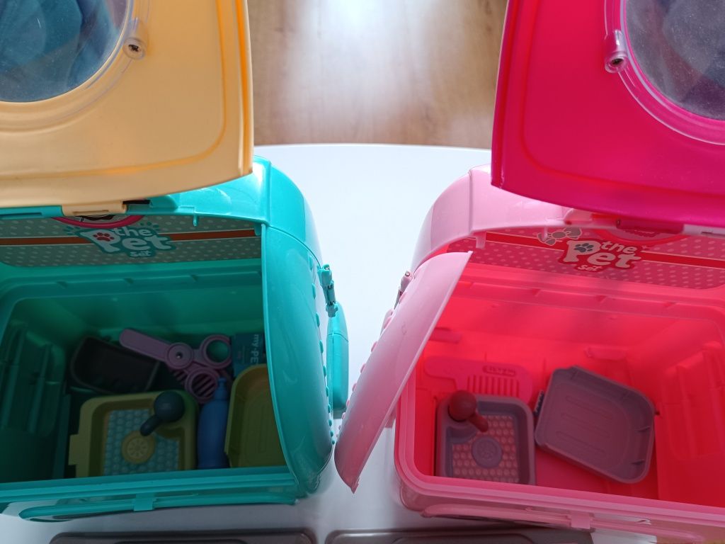 Pies i kot plastikowe plecaczki