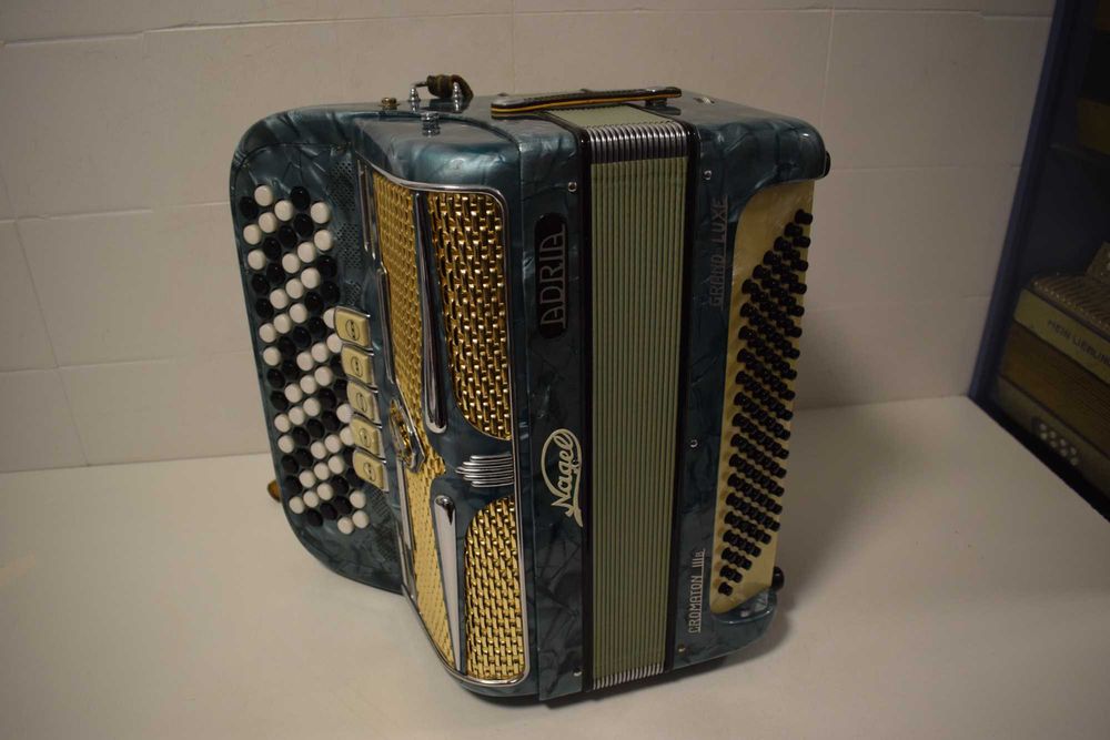 Acordeao Adria Cromton Grand Lux 3 Voz, N 241