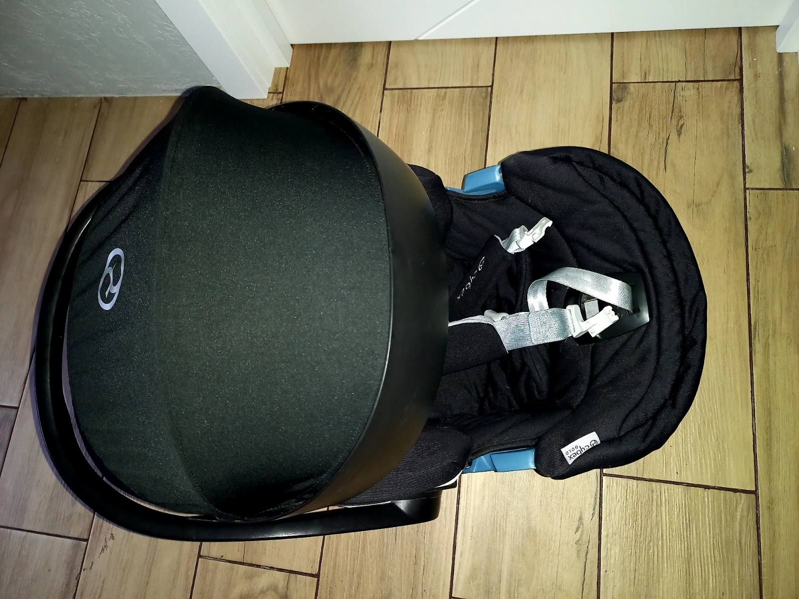 Автокрісло Cybex Aton Pure Black 
Модель призначена для