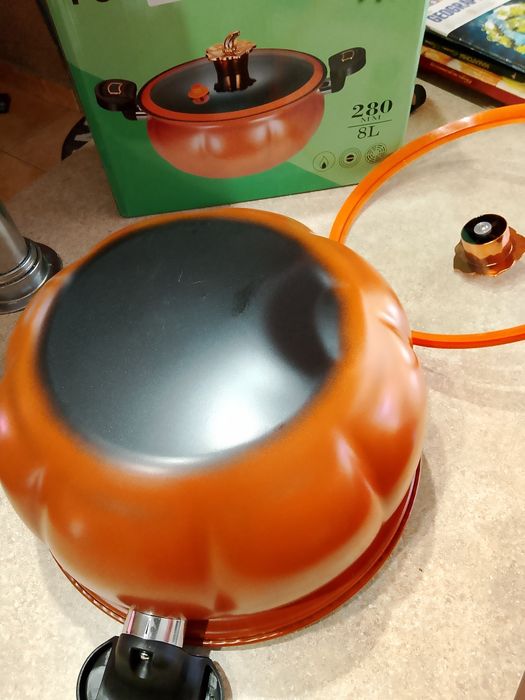 Кастрюля с крышкой