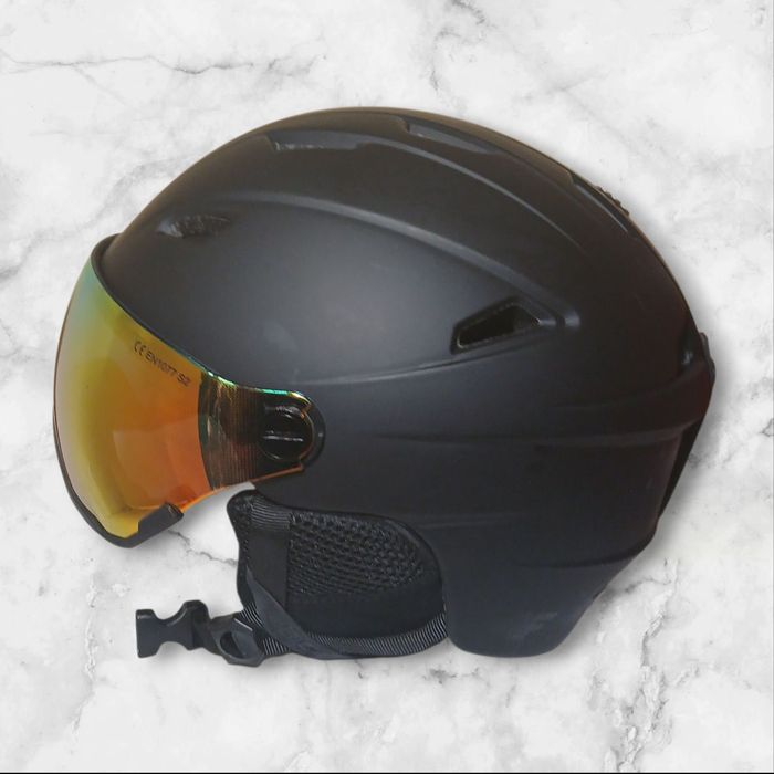 Kask narciarski 4F z szybą