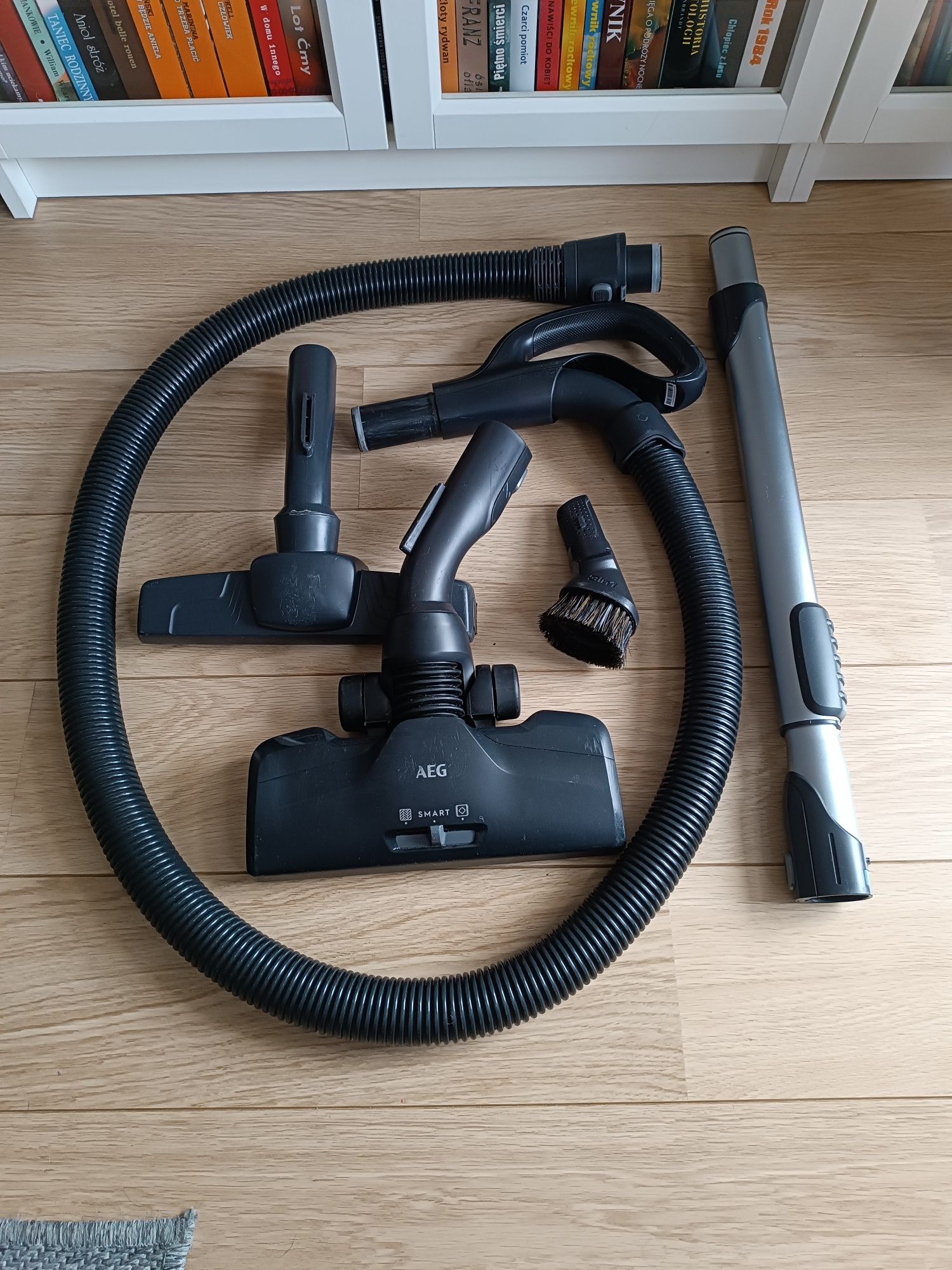 * Odkurzacz AEG VX8.2